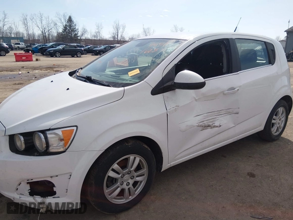 ✅ 2013 Chevrolet Sonic LT • VIN: 1G1JC6SB4D4178790 • Lot: 44511625. Wystawiony na IAAI z przebiegiem 157 440 mil. Bezpłatny archiwum sprzedaży aukcyjnych z USA i szczegółowy raport historii pojazdu na DreamBid. Zdjęcie 6.