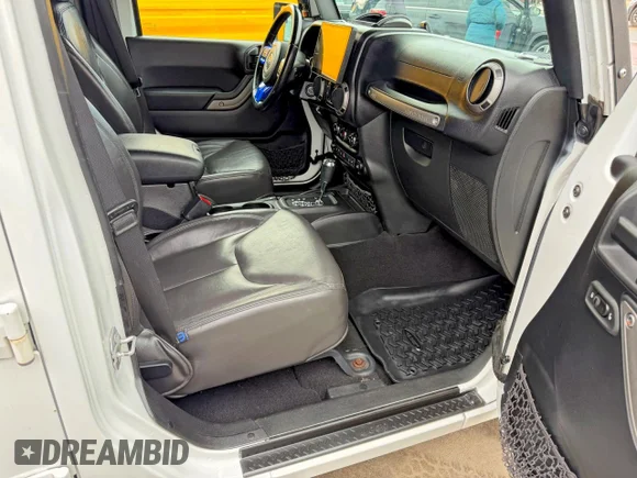 ✅ 2015 Jeep Wrangler Unlimited Sport • VIN: 1C4BJWDG4FL774579 • Lot: 77705085. Wystawiony na Copart z przebiegiem 143 327 mil. Bezpłatny archiwum sprzedaży aukcyjnych z USA i szczegółowy raport historii pojazdu na DreamBid. Zdjęcie 5.