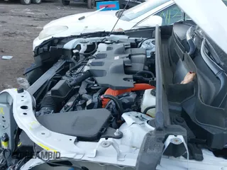 ✅ 2024 Toyota Venza LE • VIN: JTEAAAAHXRJ172390 • Lot: 41316898. Wystawiony na IAAI z przebiegiem 5 067 mil. Bezpłatny archiwum sprzedaży aukcyjnych z USA i szczegółowy raport historii pojazdu na DreamBid. Zdjęcie 20.