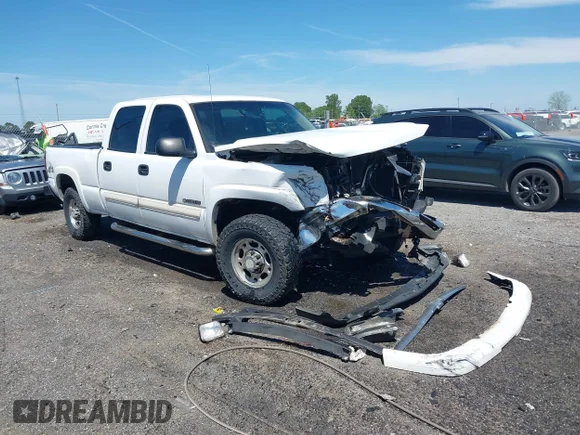 ✅ 2007 Chevrolet Silverado 1500HD LT2 • VIN: 1GCGK13UX7F199725 • Лот: 42098940. Опубликован ранее на IAAI с пробегом Не указан. Бесплатный доступ к архиву аукционных продаж из США и подробный отчёт об истории автомобиля на DreamBid. Изображение 1.