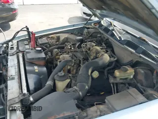 ✅ 2000 Ford Crown Victoria LX • VIN: 2FAFP74W1YX154250 • Лот: 42683350. Опубликован ранее на IAAI с пробегом 267 096 миль. Бесплатный доступ к архиву аукционных продаж из США и подробный отчёт об истории автомобиля на DreamBid. Изображение 19.