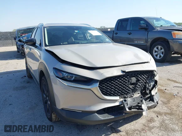 ✅ 2022 Mazda CX-30 Premium • VIN: 3MVDMBDY2NM459521 • Лот: 44670724. Опубліковано раніше на IAAI з пробігом 33 604 миль. Безкоштовний доступ до архіву аукціонних продажів зі США та докладний звіт про історію автомобіля на DreamBid. Зображення 1.
