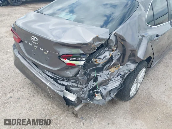 ✅ 2021 Toyota Camry LE • VIN: 4T1C11AK8MU565123 • Lot: 45083119. Wystawiony na IAAI z przebiegiem 152 652 mil. Bezpłatny archiwum sprzedaży aukcyjnych z USA i szczegółowy raport historii pojazdu na DreamBid. Zdjęcie 6.