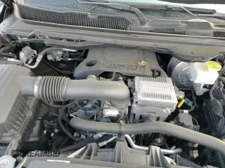 ✅ 2024 Ram 1500 Tradesman • VIN: 1C6SRFGT0RN105159 • Lot: 93626805. Wystawiony na Copart z przebiegiem 15 009 mil. Bezpłatny archiwum sprzedaży aukcyjnych z USA i szczegółowy raport historii pojazdu na DreamBid. Zdjęcie 13.