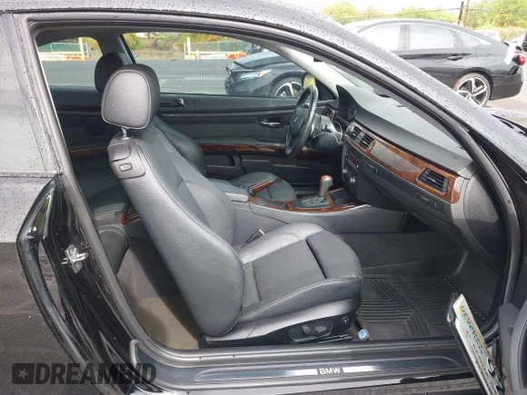 ✅ 2010 BMW 3 Series 335i • VIN: WBAWB7C57AP048685 • Лот: 43942283. Опубліковано раніше на IAAI з пробігом 80 185 миль. Безкоштовний доступ до архіву аукціонних продажів зі США та докладний звіт про історію автомобіля на DreamBid. Зображення 5.