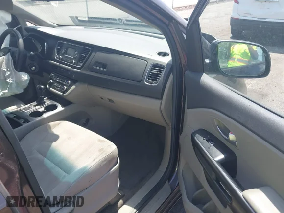 ✅ 2017 Kia Sedona LX • VIN: KNDMB5C15H6225200 • Lot: 41929710. Wystawiony na IAAI z przebiegiem 144 461 mil. Bezpłatny archiwum sprzedaży aukcyjnych z USA i szczegółowy raport historii pojazdu na DreamBid. Zdjęcie 5.