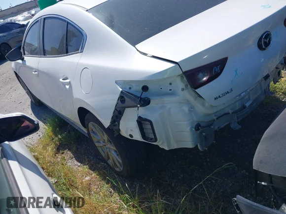 ✅ 2025 Mazda 3 S Preferred • VIN: JM1BPACM0S1784833 • Лот: 44579746. Опубліковано раніше на IAAI з пробігом 10 184 миль. Безкоштовний доступ до архіву аукціонних продажів зі США та докладний звіт про історію автомобіля на DreamBid. Зображення 3.