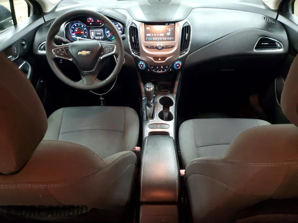 ✅ 2017 Chevrolet Cruze LT • VIN: 1G1BE5SM3H7104727 • Lot: 76411495. Wystawiony na Copart z przebiegiem 136 738 mil. Bezpłatny archiwum sprzedaży aukcyjnych z USA i szczegółowy raport historii pojazdu na DreamBid. Zdjęcie 8.