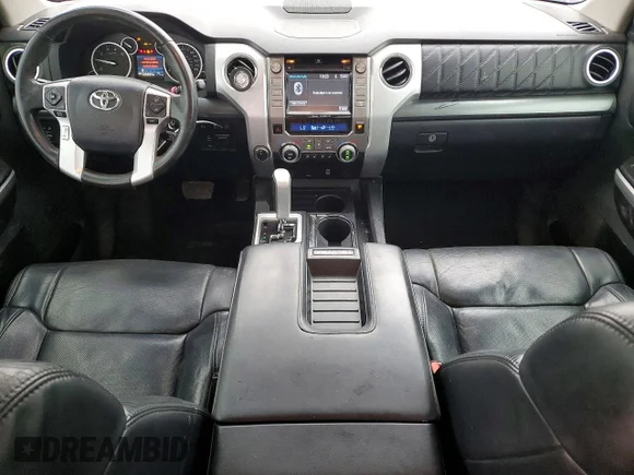✅ 2017 Toyota Tundra Platinum • VIN: 5TFAW5F17HX654979 • Lot: 76841495. Wystawiony na Copart z przebiegiem 126 657 mil. Bezpłatny archiwum sprzedaży aukcyjnych z USA i szczegółowy raport historii pojazdu na DreamBid. Zdjęcie 8.