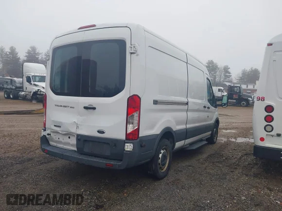 ✅ 2017 Ford Transit • VIN: 1FTBW2CV2HKB18786 • Lot: 41812818. Wystawiony na IAAI z przebiegiem 101 820 mil. Bezpłatny archiwum sprzedaży aukcyjnych z USA i szczegółowy raport historii pojazdu na DreamBid. Zdjęcie 4.
