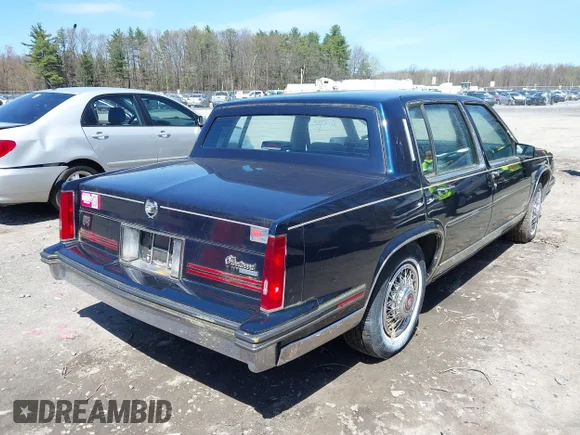 ✅ 1988 Cadillac Fleetwood • VIN: 1G6CB5153J4265796 • Lot: 42129869. Wystawiony na IAAI z przebiegiem 63 756 mil. Bezpłatny archiwum sprzedaży aukcyjnych z USA i szczegółowy raport historii pojazdu na DreamBid. Zdjęcie 4.