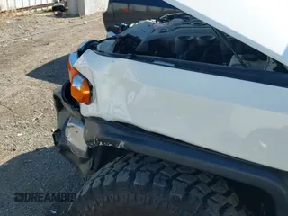 ✅ 2014 Toyota FJ Cruiser • VIN: JTEBU4BF7EK177058 • Lot: 43408523. Wystawiony na IAAI z przebiegiem 71 723 mil. Bezpłatny archiwum sprzedaży aukcyjnych z USA i szczegółowy raport historii pojazdu na DreamBid. Zdjęcie 19.