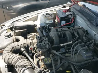 ✅ 2006 Ford Mustang Standard • VIN: 1ZVFT84N865179869 • Lot: 42739510. Wystawiony na IAAI z przebiegiem 200 205 mil. Bezpłatny archiwum sprzedaży aukcyjnych z USA i szczegółowy raport historii pojazdu na DreamBid. Zdjęcie 12.