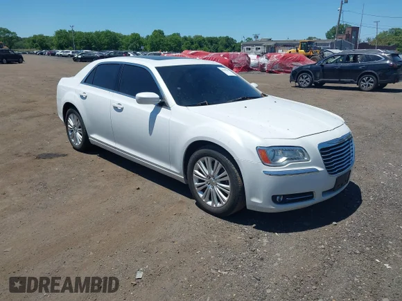 ✅ 2013 Chrysler 300 • VIN: 2C3CCARG3DH539082 • Lot: 45299245. Wystawiony na IAAI z przebiegiem 173 000 mil. Bezpłatny archiwum sprzedaży aukcyjnych z USA i szczegółowy raport historii pojazdu na DreamBid. Zdjęcie 1.