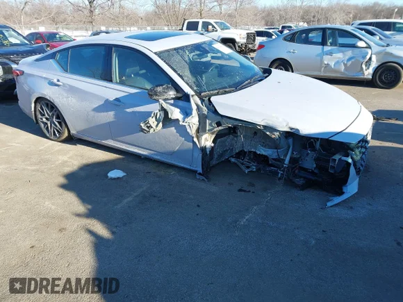 ✅ 2023 Nissan Altima SR • VIN: 1N4AL4CV1PN422582 • Lot: 44340902. Wystawiony na IAAI z przebiegiem 13 212 mil. Bezpłatny archiwum sprzedaży aukcyjnych z USA i szczegółowy raport historii pojazdu na DreamBid. Zdjęcie 1.