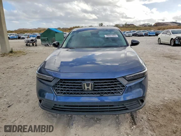 ✅ 2025 Honda Accord SE • VIN: 1HGCY1F4XSA073932 • Lot: 76931425. Wystawiony na Copart z przebiegiem 4 969 mil. Bezpłatny archiwum sprzedaży aukcyjnych z USA i szczegółowy raport historii pojazdu na DreamBid. Zdjęcie 5.