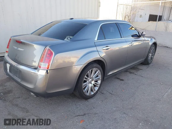 ✅ 2012 Chrysler 300 Limited • VIN: 2C3CCACGXCH186170 • Lot: 41393101. Wystawiony na IAAI z przebiegiem 162 198 mil. Bezpłatny archiwum sprzedaży aukcyjnych z USA i szczegółowy raport historii pojazdu na DreamBid. Zdjęcie 4.