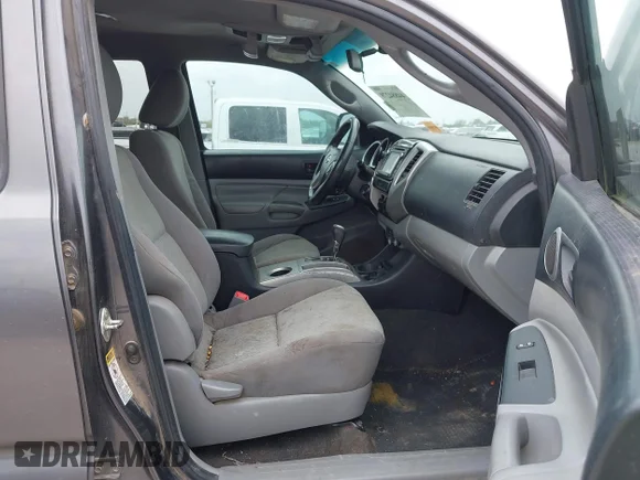 ✅ 2015 Toyota Tacoma • VIN: 5TFLU4EN7FX140303 • Lot: 44884279. Wystawiony na IAAI z przebiegiem 338 687 mil. Bezpłatny archiwum sprzedaży aukcyjnych z USA i szczegółowy raport historii pojazdu na DreamBid. Zdjęcie 5.