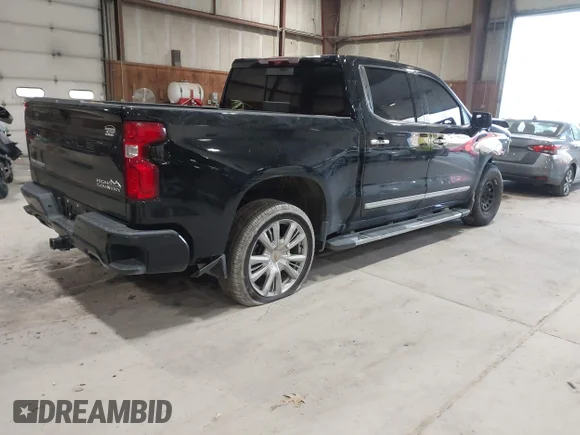 ✅ 2024 Chevrolet Silverado 1500 High Country • VIN: 1GCUDJEL0RZ105838 • Lot: 43643303. Wystawiony na IAAI z przebiegiem 37 901 mil. Bezpłatny archiwum sprzedaży aukcyjnych z USA i szczegółowy raport historii pojazdu na DreamBid. Zdjęcie 4.