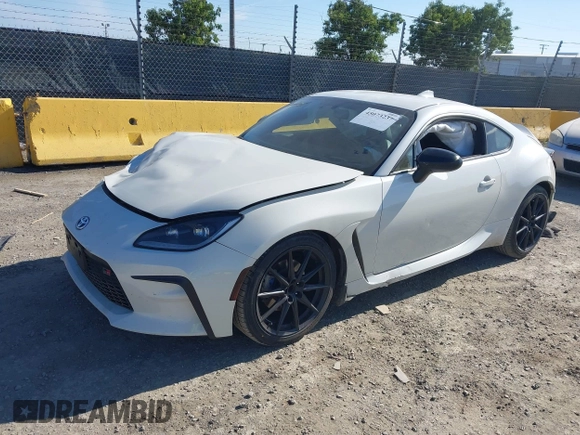 ✅ 2023 Toyota 86 Premium • VIN: JF1ZNBE15P9766078 • Lot: 45073237. Wystawiony na IAAI z przebiegiem 31 828 mil. Bezpłatny archiwum sprzedaży aukcyjnych z USA i szczegółowy raport historii pojazdu na DreamBid. Zdjęcie 2.
