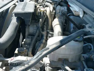 ✅ 2019 GMC Sierra 2500HD Denali • VIN: 1GT12SEY2KF270968 • Lot: 43227731. Wystawiony na IAAI z przebiegiem 127 482 mil. Bezpłatny archiwum sprzedaży aukcyjnych z USA i szczegółowy raport historii pojazdu na DreamBid. Zdjęcie 19.