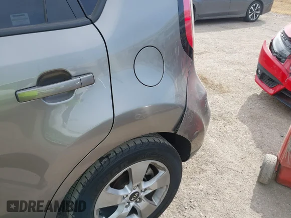✅ 2019 Kia Soul • VIN: KNDJN2A24K7651501 • Lot: 44302044. Wystawiony na IAAI z przebiegiem 117 546 mil. Bezpłatny archiwum sprzedaży aukcyjnych z USA i szczegółowy raport historii pojazdu na DreamBid. Zdjęcie 6.