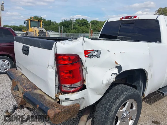 ✅ 2012 GMC Sierra 2500HD Denali • VIN: 1GT125EG5CF203467 • Lot: 43114877. Wystawiony na IAAI z przebiegiem 251 281 mil. Bezpłatny archiwum sprzedaży aukcyjnych z USA i szczegółowy raport historii pojazdu na DreamBid. Zdjęcie 6.