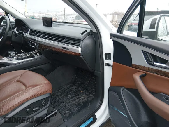 ✅ 2018 Audi Q7 Premium Plus • VIN: WA1LHAF7XJD031194 • Lot: 44355821. Wystawiony na IAAI z przebiegiem 97 754 mil. Bezpłatny archiwum sprzedaży aukcyjnych z USA i szczegółowy raport historii pojazdu na DreamBid. Zdjęcie 5.
