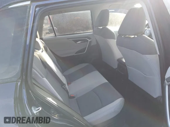 ✅ 2022 Toyota RAV4 Hybrid XLE • VIN: JTMRWRFV9ND155157 • Lot: 44115560. Wystawiony na IAAI z przebiegiem 81 136 mil. Bezpłatny archiwum sprzedaży aukcyjnych z USA i szczegółowy raport historii pojazdu na DreamBid. Zdjęcie 8.
