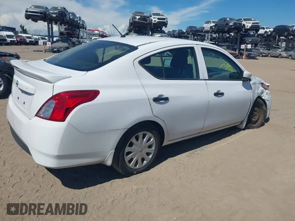✅ 2018 Nissan Versa S Plus • VIN: 3N1CN7AP2JL888065 • Lot: 43297261. Wystawiony na IAAI z przebiegiem 118 594 mil. Bezpłatny archiwum sprzedaży aukcyjnych z USA i szczegółowy raport historii pojazdu na DreamBid. Zdjęcie 4.