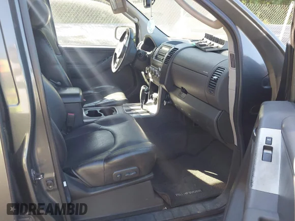 ✅ 2006 Nissan Pathfinder SE • VIN: 5N1AR18W26C652601 • Lot: 45286005. Wystawiony na IAAI z przebiegiem 218 635 mil. Bezpłatny archiwum sprzedaży aukcyjnych z USA i szczegółowy raport historii pojazdu na DreamBid. Zdjęcie 5.