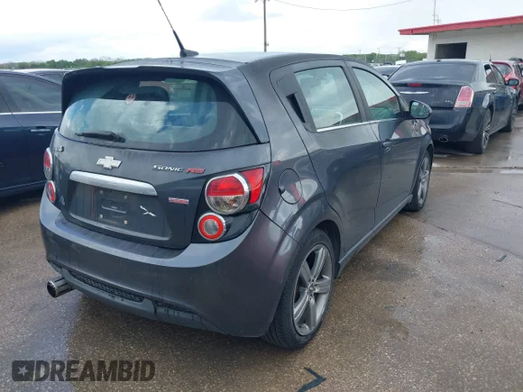 ✅ 2013 Chevrolet Sonic RS • VIN: 1G1JG6SB9D4220164 • Lot: 41908964. Wystawiony na IAAI z przebiegiem 34 331 mil. Bezpłatny archiwum sprzedaży aukcyjnych z USA i szczegółowy raport historii pojazdu na DreamBid. Zdjęcie 4.