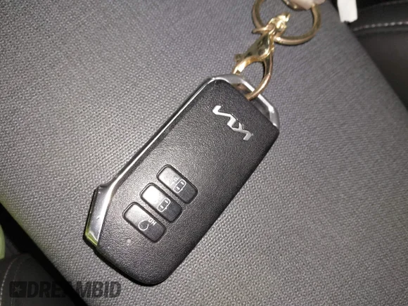✅ 2023 Kia EV6 Wind • VIN: KNDC3DLC0P5103630 • Lot: 43967160. Wystawiony na IAAI z przebiegiem 34 501 mil. Bezpłatny archiwum sprzedaży aukcyjnych z USA i szczegółowy raport historii pojazdu na DreamBid. Zdjęcie 11.