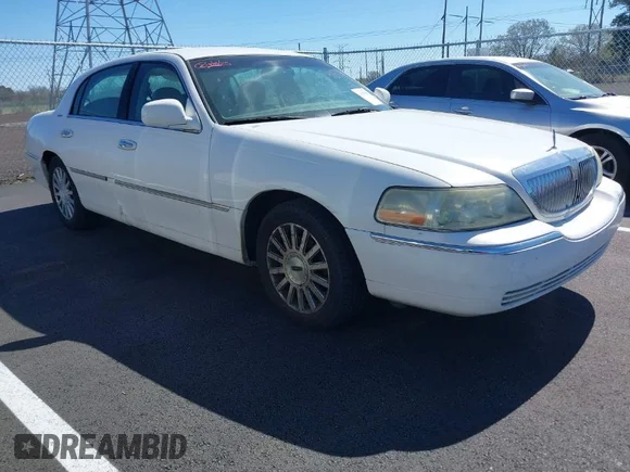 ✅ 2004 Lincoln Town Car Signature • VIN: 1LNHM81W94Y650604 • Lot: 41833568. Wystawiony na IAAI z przebiegiem 197 291 mil. Bezpłatny archiwum sprzedaży aukcyjnych z USA i szczegółowy raport historii pojazdu na DreamBid. Zdjęcie 1.