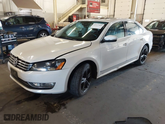 ✅ 2014 Volkswagen Passat SEL Premium • VIN: 1VWCN7A31EC116004 • Lot: 43577561. Wystawiony na IAAI z przebiegiem 126 857 mil. Bezpłatny archiwum sprzedaży aukcyjnych z USA i szczegółowy raport historii pojazdu na DreamBid. Zdjęcie 17.