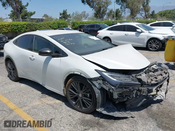 ✅ 2023 Toyota Prius XLE • VIN: JTDACAAU6P3005277 • Lot: 45445994. Wystawiony na IAAI z przebiegiem Nie podano. Bezpłatny archiwum sprzedaży aukcyjnych z USA i szczegółowy raport historii pojazdu na DreamBid. Zdjęcie 1.