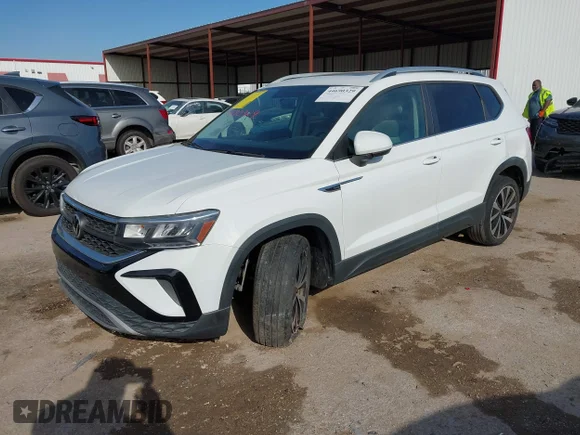 ✅ 2022 Volkswagen Taos SE • VIN: 3VVTX7B29NM024349 • Lot: 44690329. Wystawiony na IAAI z przebiegiem 81 695 mil. Bezpłatny archiwum sprzedaży aukcyjnych z USA i szczegółowy raport historii pojazdu na DreamBid. Zdjęcie 2.