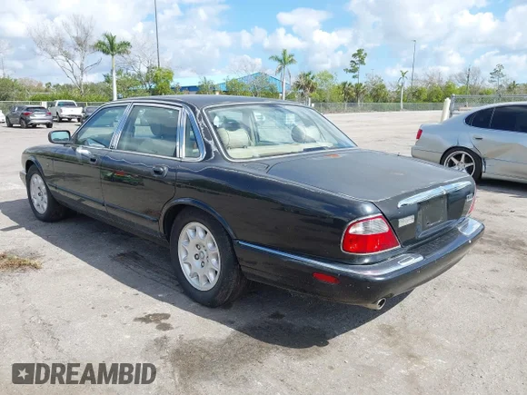 ✅ 2000 Jaguar XJ • VIN: SAJDA14C1YLF04600 • Лот: 41496106. Опубліковано раніше на IAAI з пробігом 105 000 миль. Безкоштовний доступ до архіву аукціонних продажів зі США та докладний звіт про історію автомобіля на DreamBid. Зображення 3.