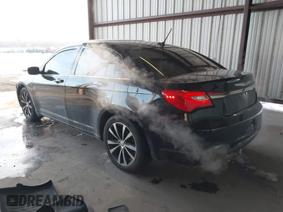✅ 2014 Chrysler 200 Limited • VIN: 1C3CCBCG4EN135635 • Lot: 41393883. Wystawiony na IAAI z przebiegiem 142 441 mil. Bezpłatny archiwum sprzedaży aukcyjnych z USA i szczegółowy raport historii pojazdu na DreamBid. Zdjęcie 3.