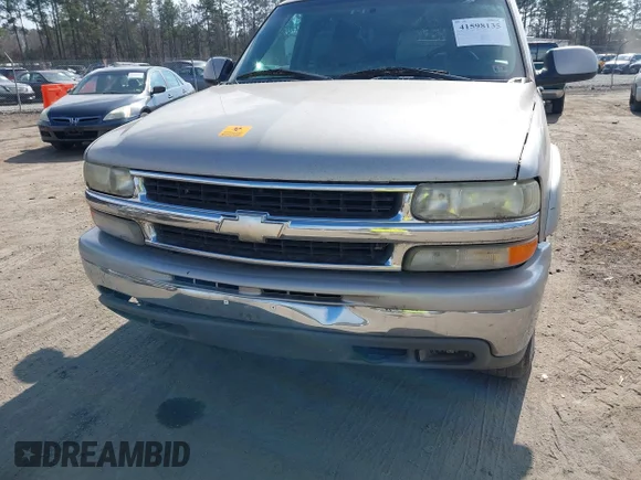 ✅ 2006 Chevrolet Suburban Z71 • VIN: 3GNFK16Z26G111614 • Lot: 41598135. Wystawiony na IAAI z przebiegiem 309 157 mil. Bezpłatny archiwum sprzedaży aukcyjnych z USA i szczegółowy raport historii pojazdu na DreamBid. Zdjęcie 6.