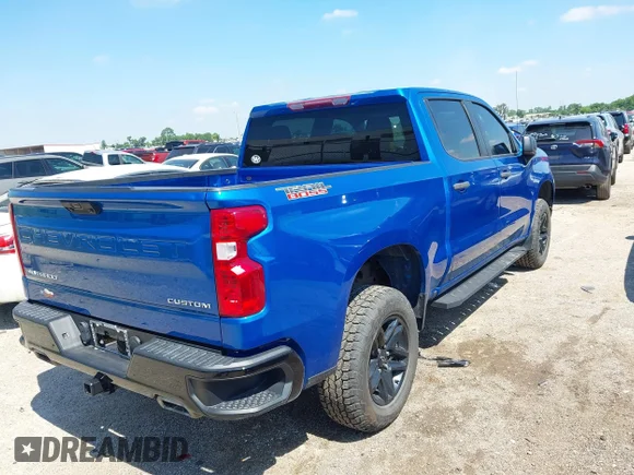 ✅ 2022 Chevrolet Silverado 1500 Custom Trail Boss • VIN: 3GCPDCED5NG681193 • Lot: 45084198. Wystawiony na IAAI z przebiegiem 84 031 mil. Bezpłatny archiwum sprzedaży aukcyjnych z USA i szczegółowy raport historii pojazdu na DreamBid. Zdjęcie 4.