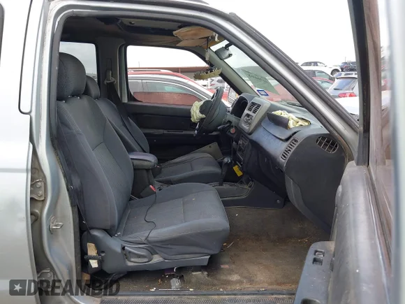 ✅ 2001 Nissan Frontier XE • VIN: 1N6ED27T21C352161 • Lot: 44704068. Wystawiony na IAAI z przebiegiem 315 804 mil. Bezpłatny archiwum sprzedaży aukcyjnych z USA i szczegółowy raport historii pojazdu na DreamBid. Zdjęcie 5.