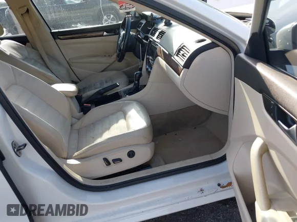 ✅ 2012 Volkswagen Passat SEL Premium • VIN: 1VWCM7A3XCC065117 • Лот: 44827231. Опубліковано раніше на IAAI з пробігом 135 435 миль. Безкоштовний доступ до архіву аукціонних продажів зі США та докладний звіт про історію автомобіля на DreamBid. Зображення 5.