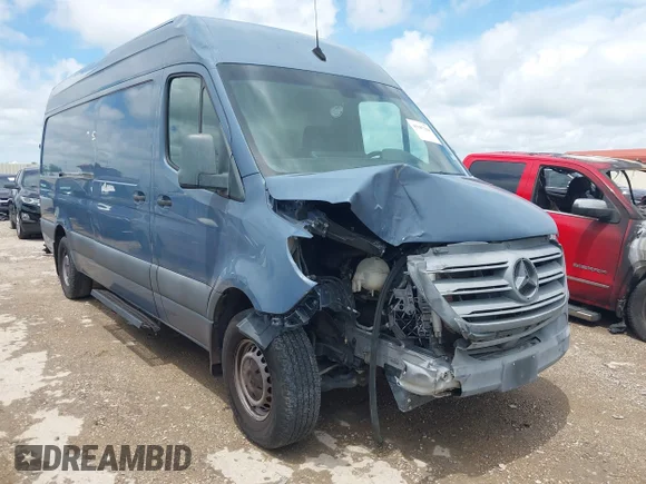 ✅ 2019 Mercedes-Benz Sprinter Cargo • VIN: WD4PF1CD8KT012471 • Lot: 45187208. Wystawiony na IAAI z przebiegiem 93 798 mil. Bezpłatny archiwum sprzedaży aukcyjnych z USA i szczegółowy raport historii pojazdu na DreamBid. Zdjęcie 1.