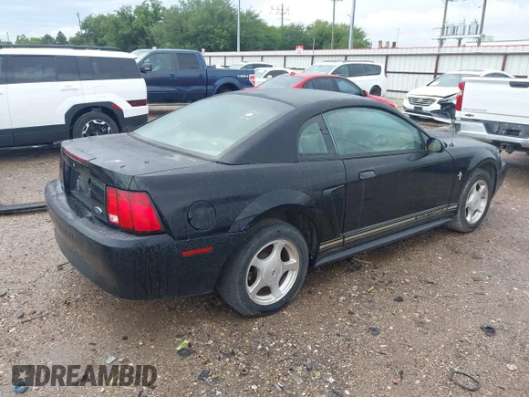 ✅ 2001 Ford Mustang Standard • VIN: 1FAFP40401F193822 • Lot: 45288902. Wystawiony na IAAI z przebiegiem 189 603 mil. Bezpłatny archiwum sprzedaży aukcyjnych z USA i szczegółowy raport historii pojazdu na DreamBid. Zdjęcie 4.
