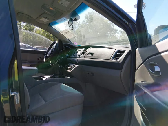 ✅ 2015 Kia Sedona LX • VIN: KNDMB5C17F6034357 • Lot: 45395218. Wystawiony na IAAI z przebiegiem 155 088 mil. Bezpłatny archiwum sprzedaży aukcyjnych z USA i szczegółowy raport historii pojazdu na DreamBid. Zdjęcie 5.