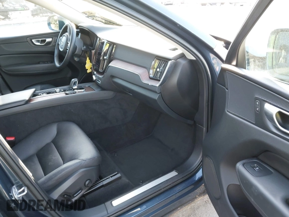 ✅ 2023 Volvo XC60 Plus Bright Theme • VIN: YV4L12RN8P1375950 • Lot: 44425352. Wystawiony na IAAI z przebiegiem 54 615 mil. Bezpłatny archiwum sprzedaży aukcyjnych z USA i szczegółowy raport historii pojazdu na DreamBid. Zdjęcie 5.