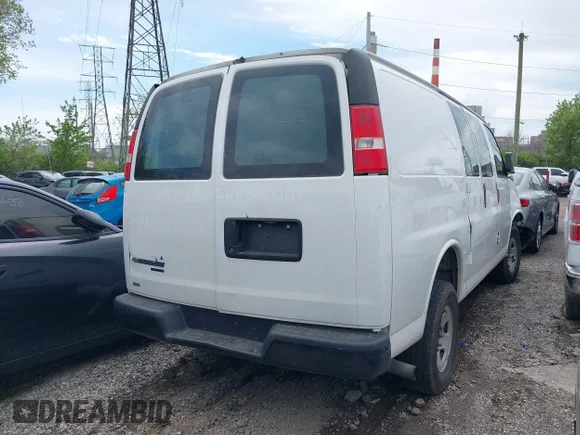 ✅ 2015 Chevrolet Express Cargo • VIN: 1GCWGFCF5F1217166 • Lot: 39211855. Wystawiony na IAAI z przebiegiem 151 981 mil. Bezpłatny archiwum sprzedaży aukcyjnych z USA i szczegółowy raport historii pojazdu na DreamBid. Zdjęcie 4.