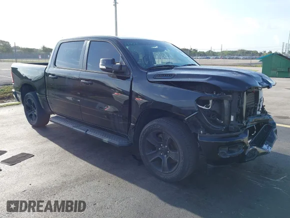 ✅ 2021 Ram 1500 Big Horn • VIN: 1C6RREFT8MN628996 • Lot: 44754317. Wystawiony na IAAI z przebiegiem 26 835 mil. Bezpłatny archiwum sprzedaży aukcyjnych z USA i szczegółowy raport historii pojazdu na DreamBid. Zdjęcie 1.