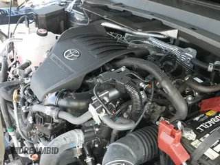 ✅ 2024 Toyota Highlander XLE • VIN: 5TDAAAB58RS057220 • Lot: 42299254. Wystawiony na IAAI z przebiegiem 7 346 mil. Bezpłatny archiwum sprzedaży aukcyjnych z USA i szczegółowy raport historii pojazdu na DreamBid. Zdjęcie 19.